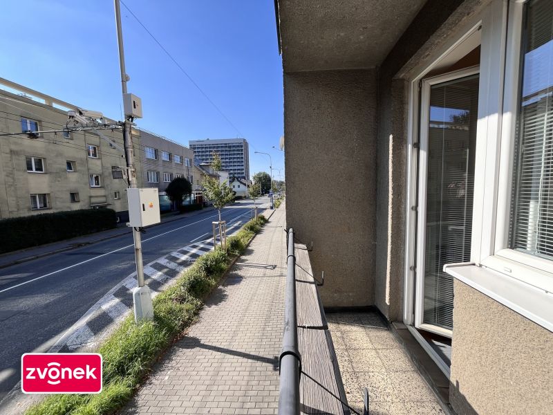 Pronájem vybaveného bytu 2+1 s balkonem – Zlín, ulice Sokolská
