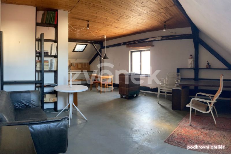 Unikátní byt 4+1 se zahradou, garáží a ateliérem v srdci Zlína – ul. Lešetín