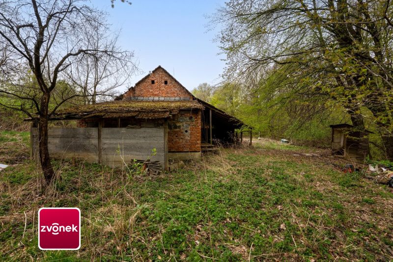 Výjimečný pozemek s domem na samotě u lesa, Březnice u Zlína