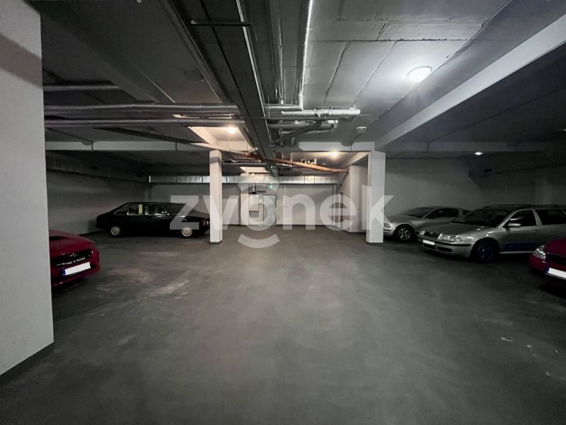 Pronájem garážového stání 18 m², Zlín