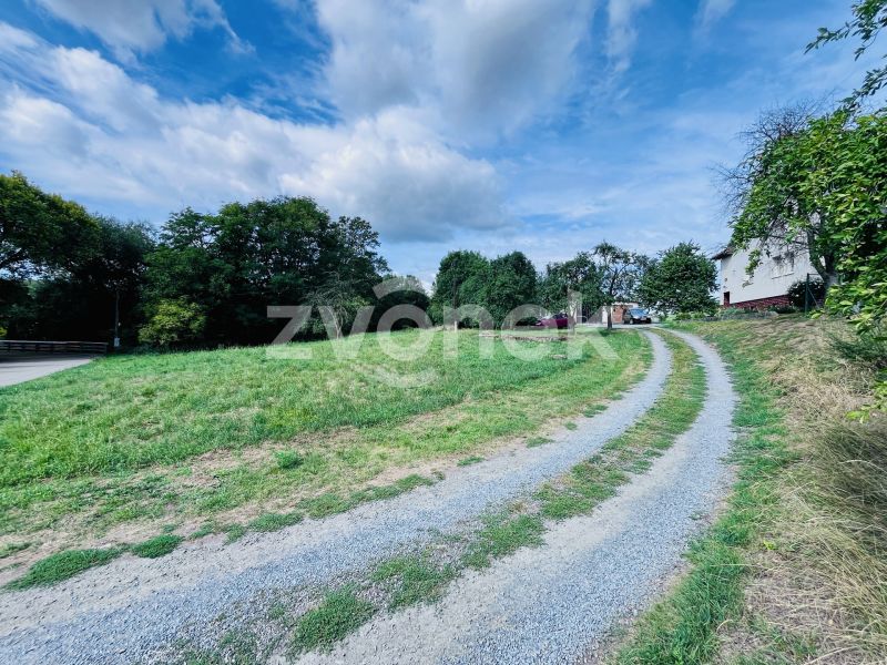 Exkluzivní pozemek určený pro výstavbu rodinného domu  2 044 m²  – Boršice (okres Uherské Hradiště)