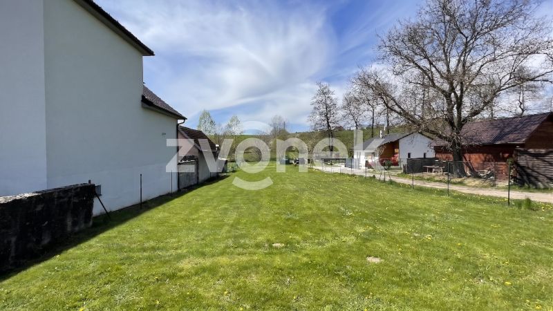 Rovinatý a slunný pozemek pro rodinné bydlení, 600 m², Březůvky