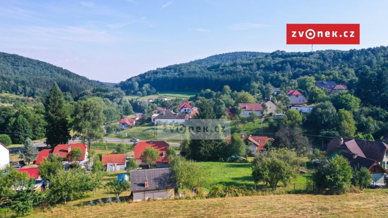 Prodej stavebního pozemku 6 443 m², Březůvky
