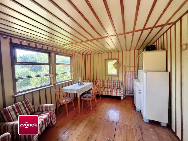 Prodej zahrady 351 m² s dřevěnou chatkou, Napajedla