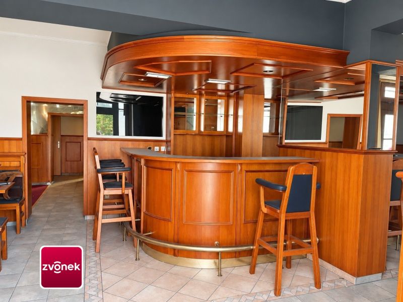 Pronájem vybavené restaurace 165 m² se salonky a sklípkem v Otrokovicích