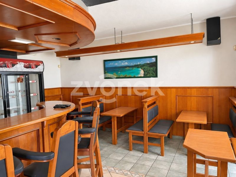 Pronájem vybavené restaurace 165 m² se salonky a sklípkem v Otrokovicích