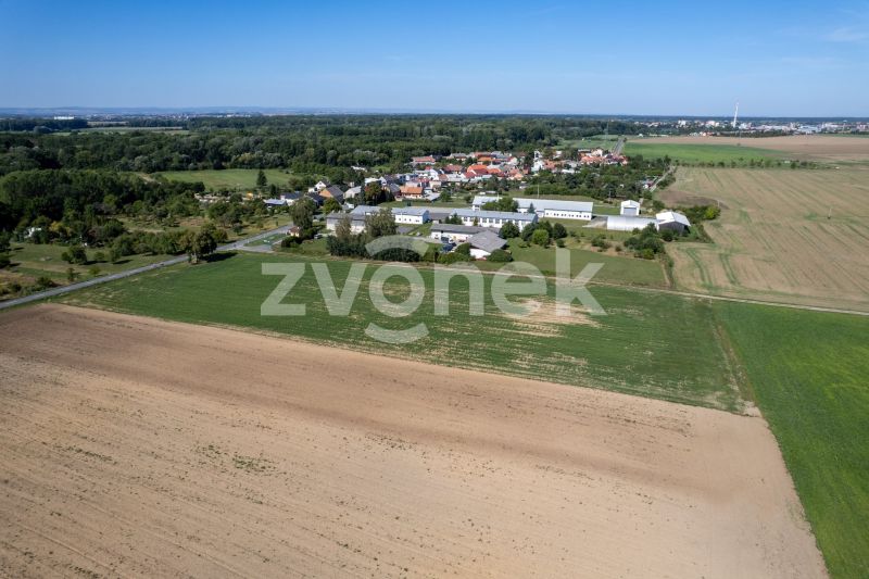 Prodej pozemku 12 000 m² v Plešovci s možností přikoupení navazujícího areálu
