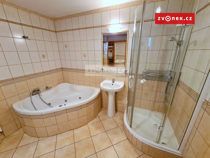 Pronájem rodinného domu 200 m², Zlín