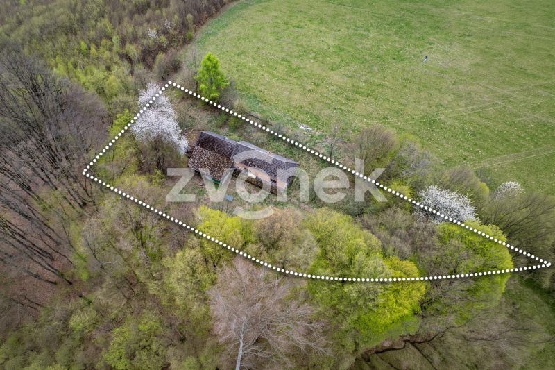 Výjimečný pozemek s domem na samotě u lesa, Březnice u Zlína