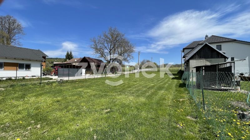 Rovinatý a slunný pozemek pro rodinné bydlení, 600 m², Březůvky