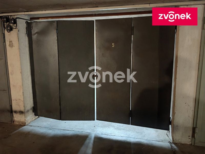 Garáž, parkovací dům Hornomlýnská, ihned