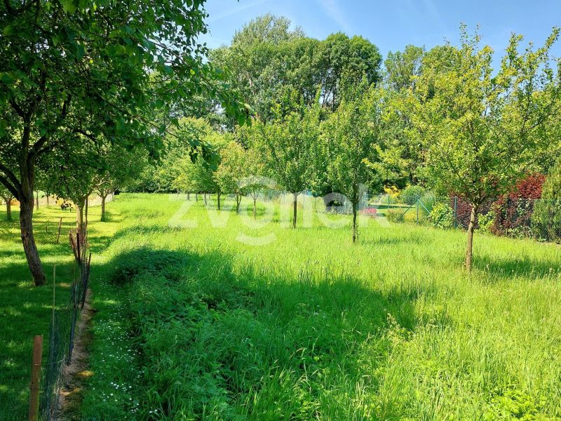 Prodej stavebního pozemku 1 833 m², Kudlovice