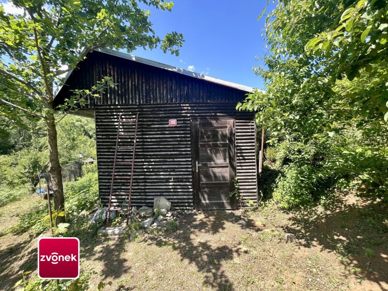 Prodej zahrady 351 m² s dřevěnou chatkou, Napajedla