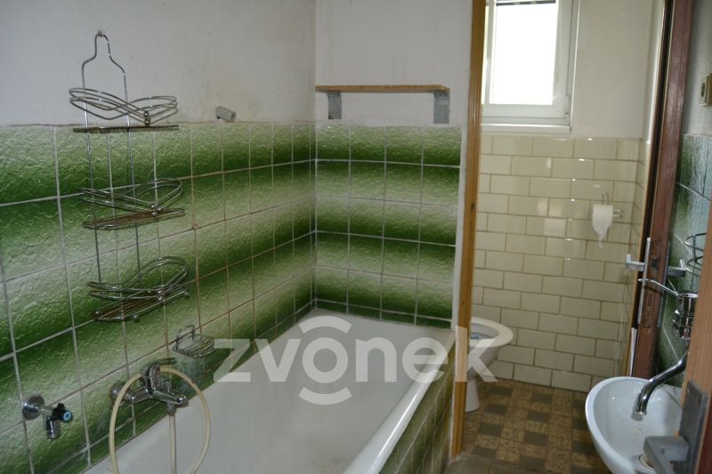Rodinný dům v Hošťálkové + pozemky