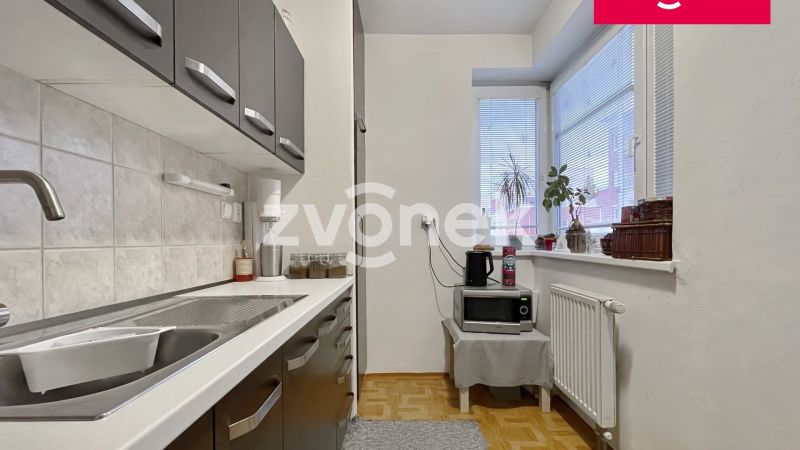 Bydlení v atraktivní lokalitě: Pronájem moderního bytu 3+kk s lodžií, ulice Podlesí I – Jižní Svahy !