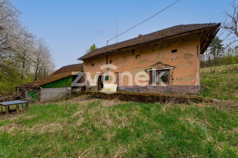 Výjimečný pozemek s domem na samotě u lesa, Březnice u Zlína