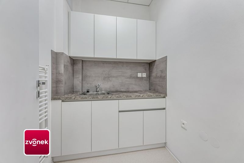 Pronájem nebytových prostor 108 m² + až 4x parkovací stání, ulice Rašínova, Zlín