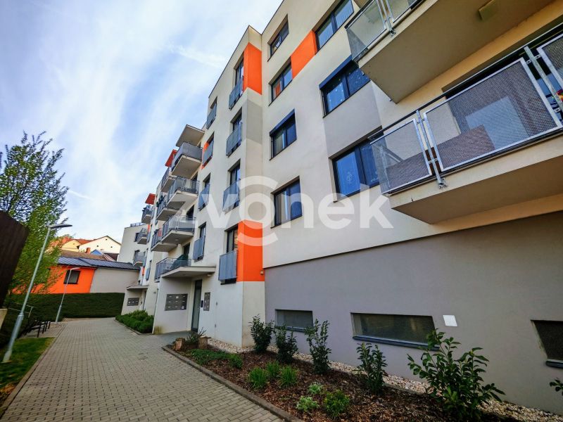 Pronájem bytu 1+kk 37 m², Zlín - Malenovice
