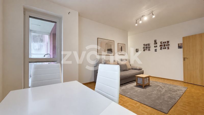 Bydlení v atraktivní lokalitě: Pronájem moderního bytu 3+kk s lodžií, ulice Podlesí I – Jižní Svahy !