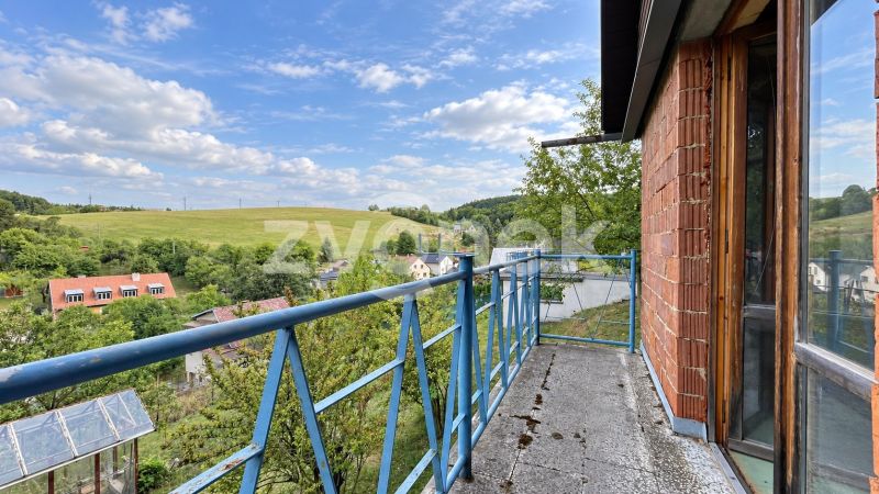 Domek k dokončení s možností rozšíření, pozemkem přes 1 000 m² a nádherným výhledem – Jaroslavice u Zlína