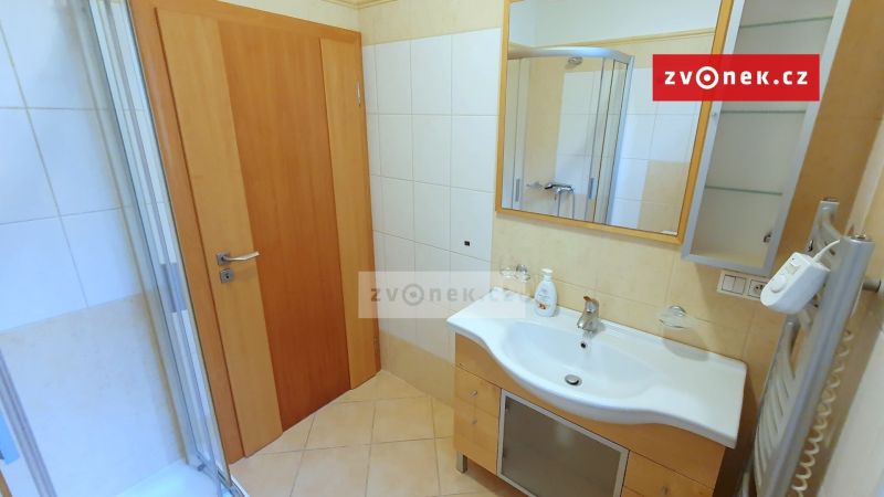 Pronájem rodinného domu 270 m², Zlín