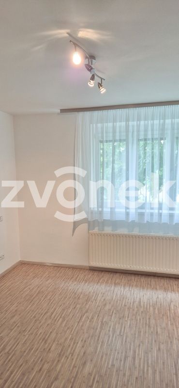 2+1 Zlín - Kostelec, parkovací stání, velká zahrada, pergola
