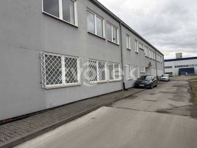 Pronájem až 8 kanceláří 151 m², možnost pronajmout i samostatně 1 kancelář - Otrokovice