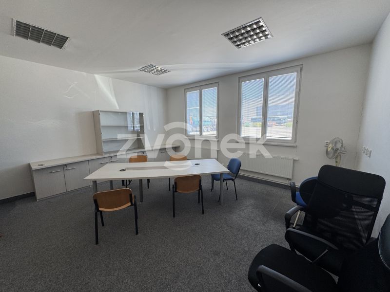Pronájem administrativních prostor cca 134 m² s parkováním – Otrokovice