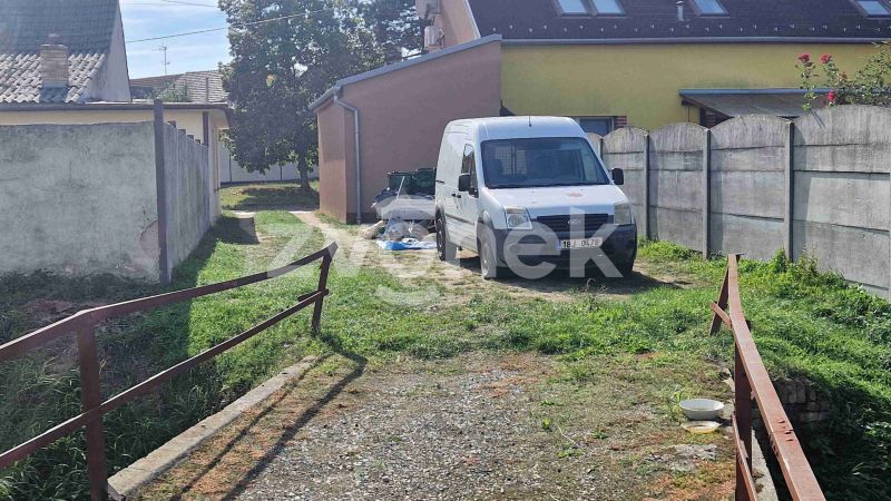 Prodej podílu 1/3 rodinného domu, Hustopeče