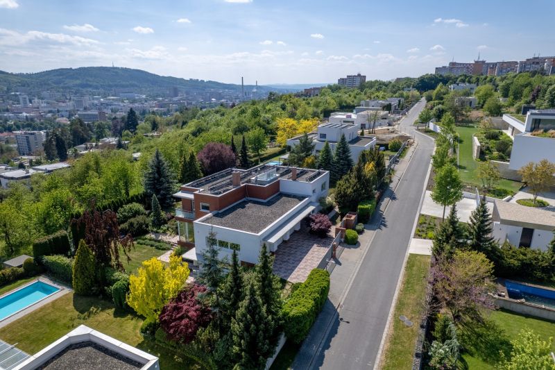 Velkorysá rodinná vila 7+1, 479 m², pozemek 1 503 m² – Zlín, Nivy IV