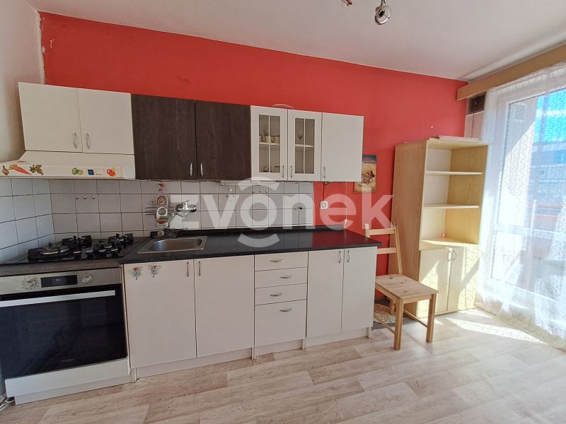 Pronájem světlého bytu 1+1 s balkonem, Zlín - ul. Hluboká