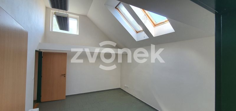 Pronájem kanceláře 103 m², Otrokovice