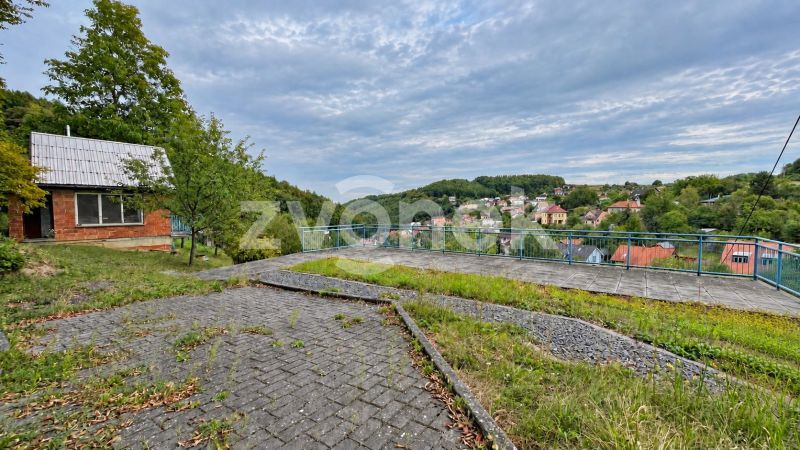 Domek k dokončení s možností rozšíření, pozemkem přes 1 000 m² a nádherným výhledem – Jaroslavice u Zlína