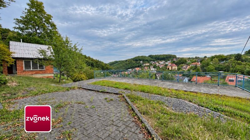 Domek k dokončení s možností rozšíření, pozemkem přes 1 000 m² a nádherným výhledem – Jaroslavice u Zlína