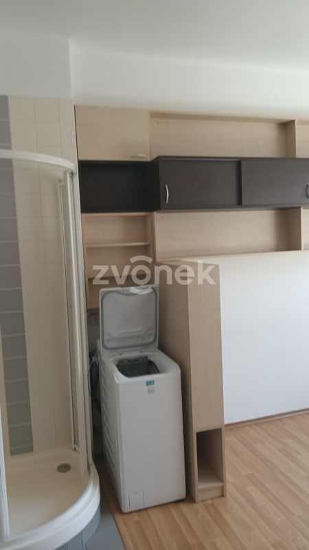Pronájem garzonky - pokoje, Zlín - Zarámí, samostatný vstup .