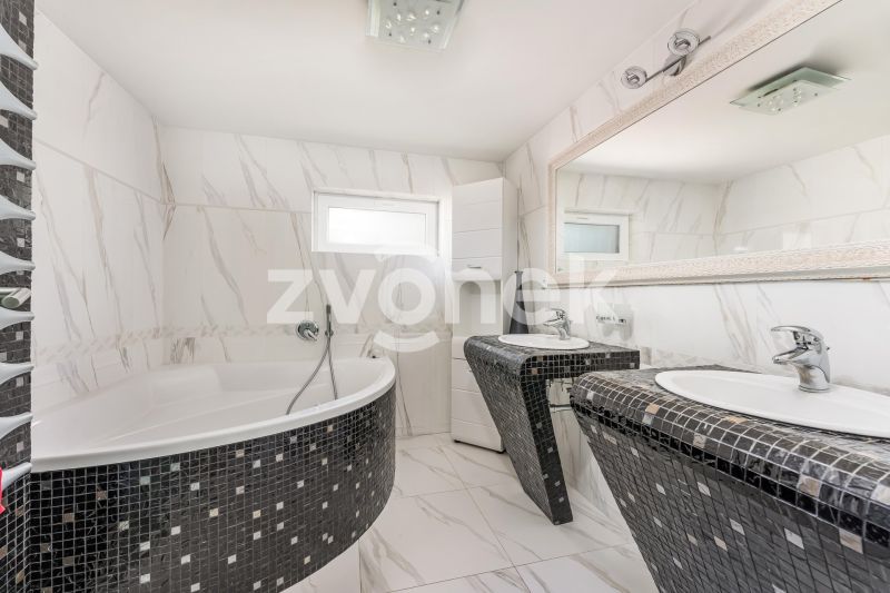 Prodej rodinného domu 258 m², Všemina