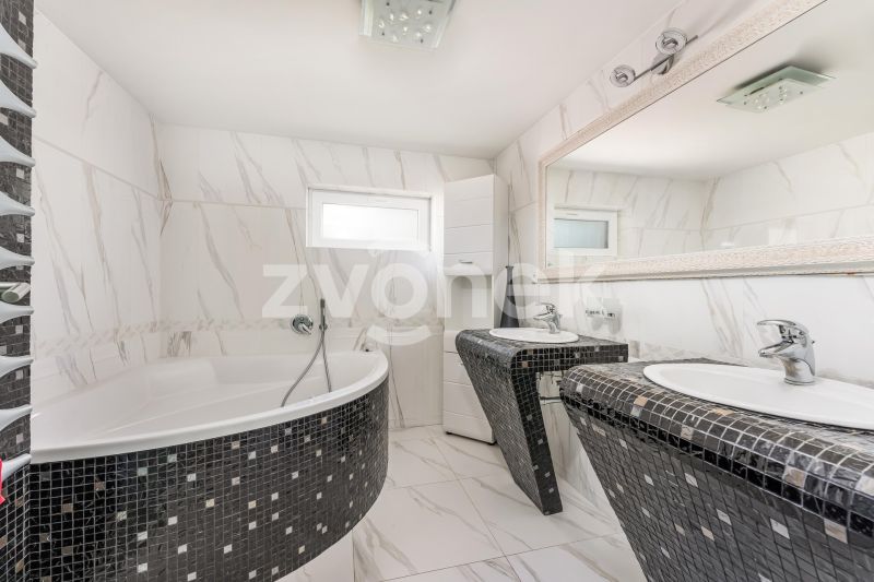 Prodej rodinného domu 258 m², Všemina