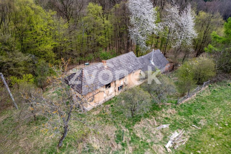 Výjimečný pozemek s domem na samotě u lesa, Březnice u Zlína