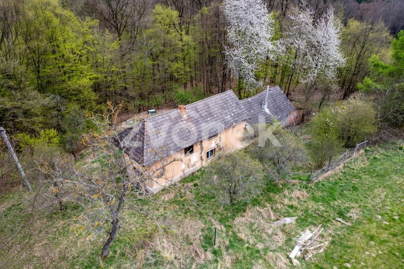Výjimečný pozemek s domem na samotě u lesa, Březnice u Zlína