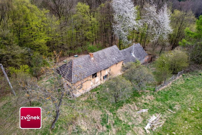 Výjimečný pozemek s domem na samotě u lesa, Březnice u Zlína