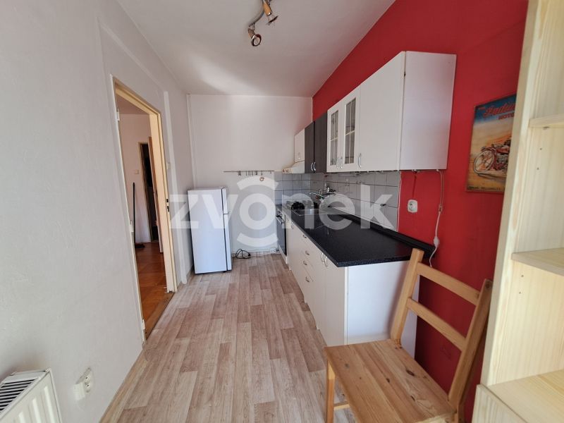 Pronájem světlého bytu 1+1 s balkonem, Zlín - ul. Hluboká