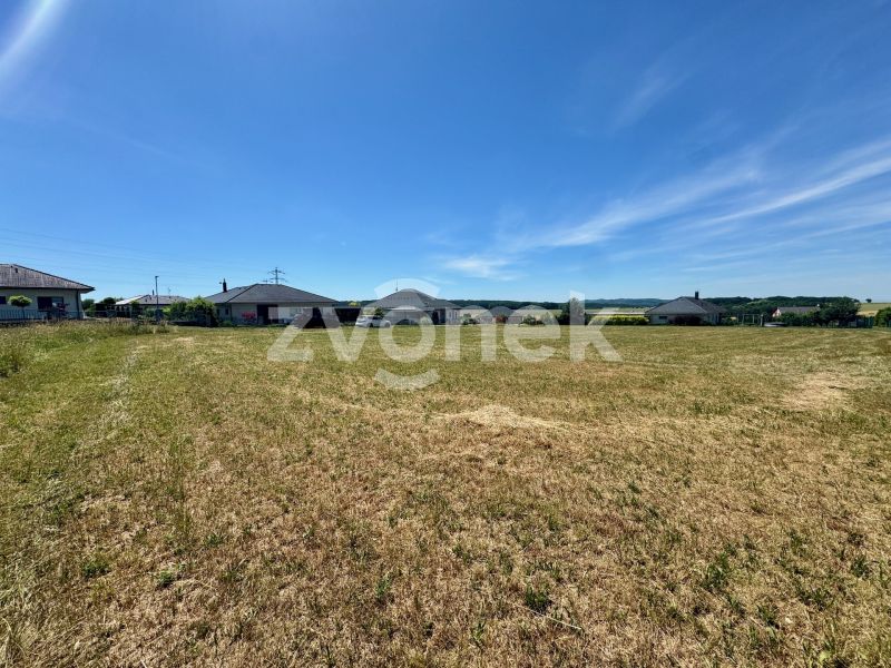 Prodej stavebního pozemku 1 058 m², Hvozdná – ulice Zahradní