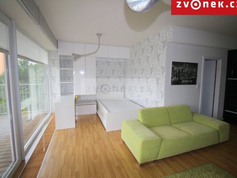 Kompletně vybavený 1+kk, parkovací stání