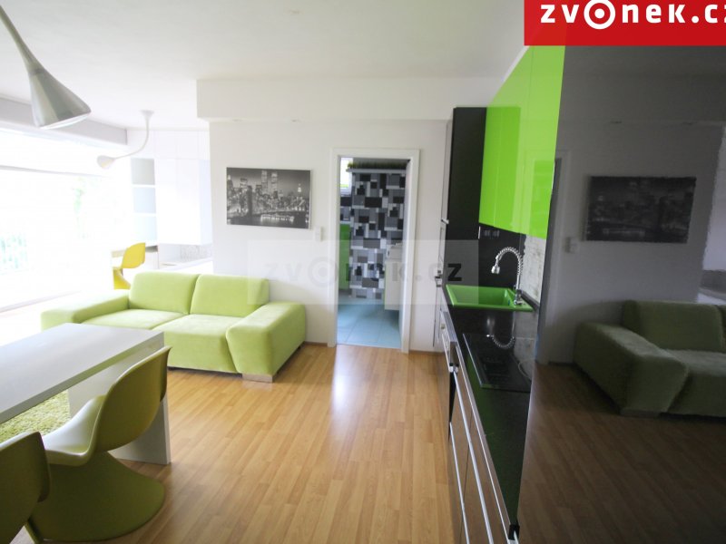 Kompletně vybavený 1+kk, parkovací stání