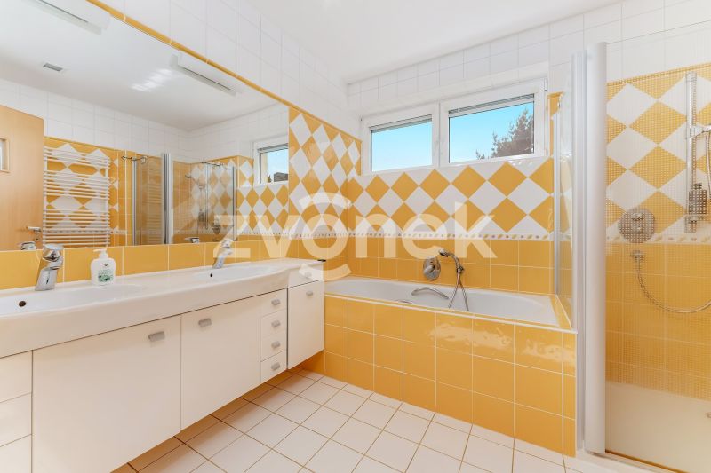 Velkorysá rodinná vila 7+1, 479 m², pozemek 1 503 m² – Zlín, Nivy IV