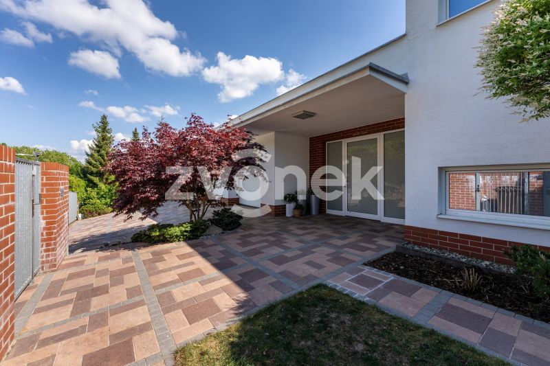 Velkorysá rodinná vila 7+1, 479 m², pozemek 1 503 m² – Zlín, Nivy IV