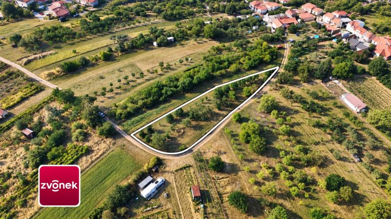 Prodej stavebního/investičního pozemku 2 143 m², Zlechov