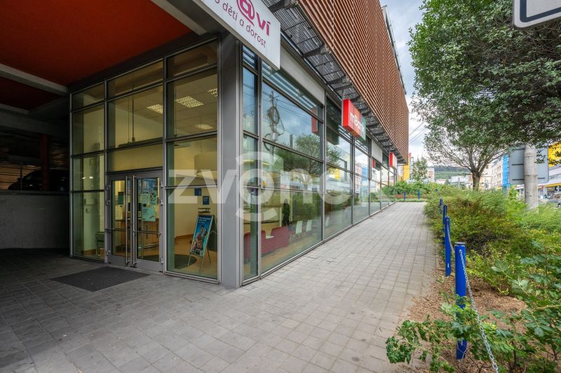 Exkluzivní obchodní prostor / showroom 158 m² na prestižní adrese v centru Zlína