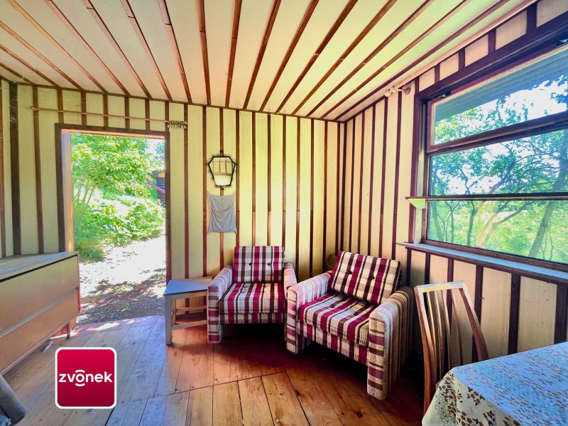 Prodej zahrady 351 m² s dřevěnou chatkou, Napajedla