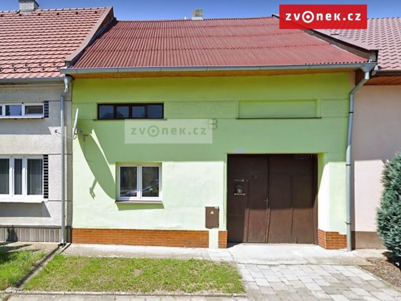 Prodej pozemku s domem k rekonstrukci/demolici, obec Záříčí, Kroměříž